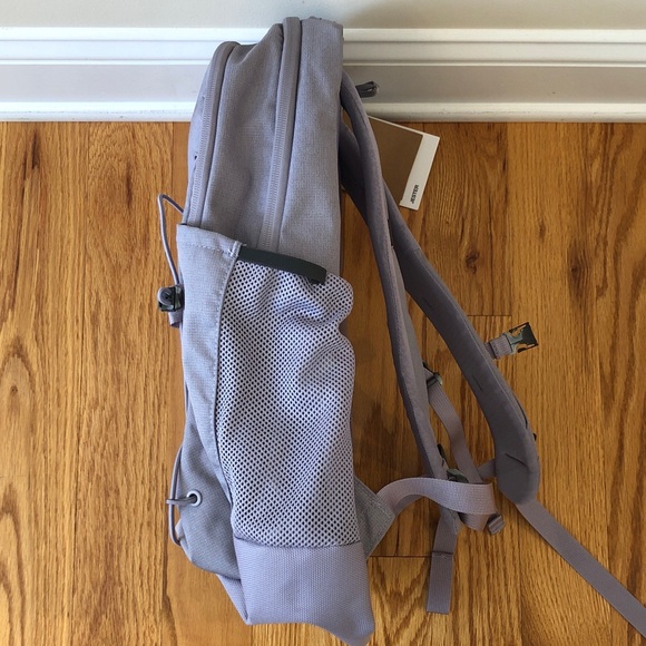 NWT The North Face Women’s Jester 27L Backpack Light Gray main image 11
